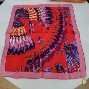 HERMES Brazil feather Scarf in Ross Guvard/Rouge/Violet